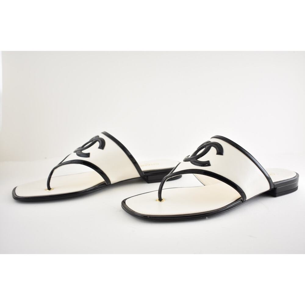 Chanel 26B White Black Patent CC Logo Thong Mule Slide Flip Flop Flat Sandal 42 - Picture 16 of 16